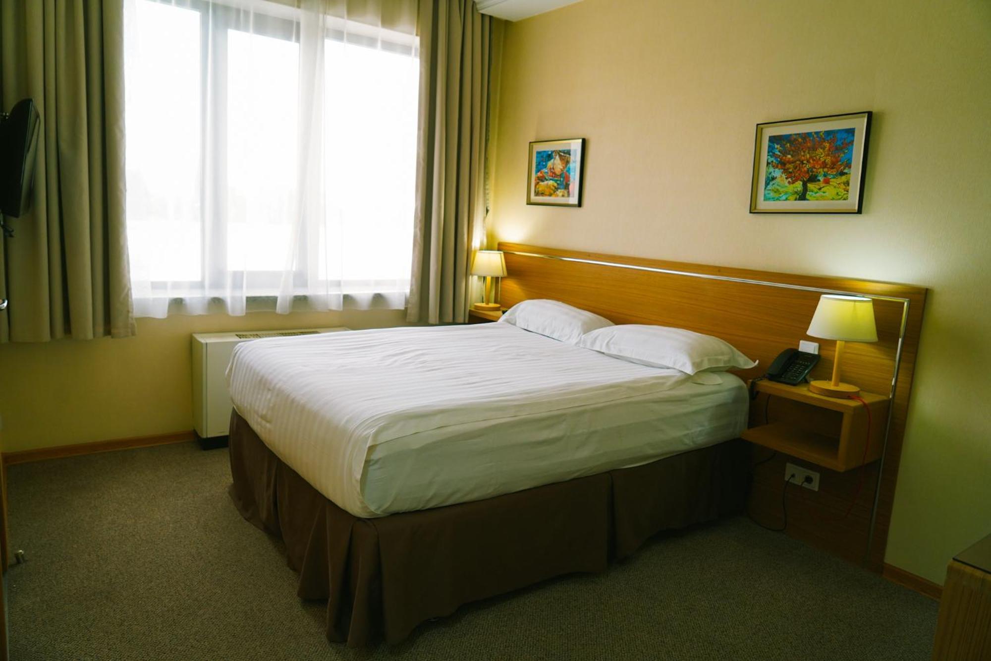 City Hotel Bishkek Luaran gambar