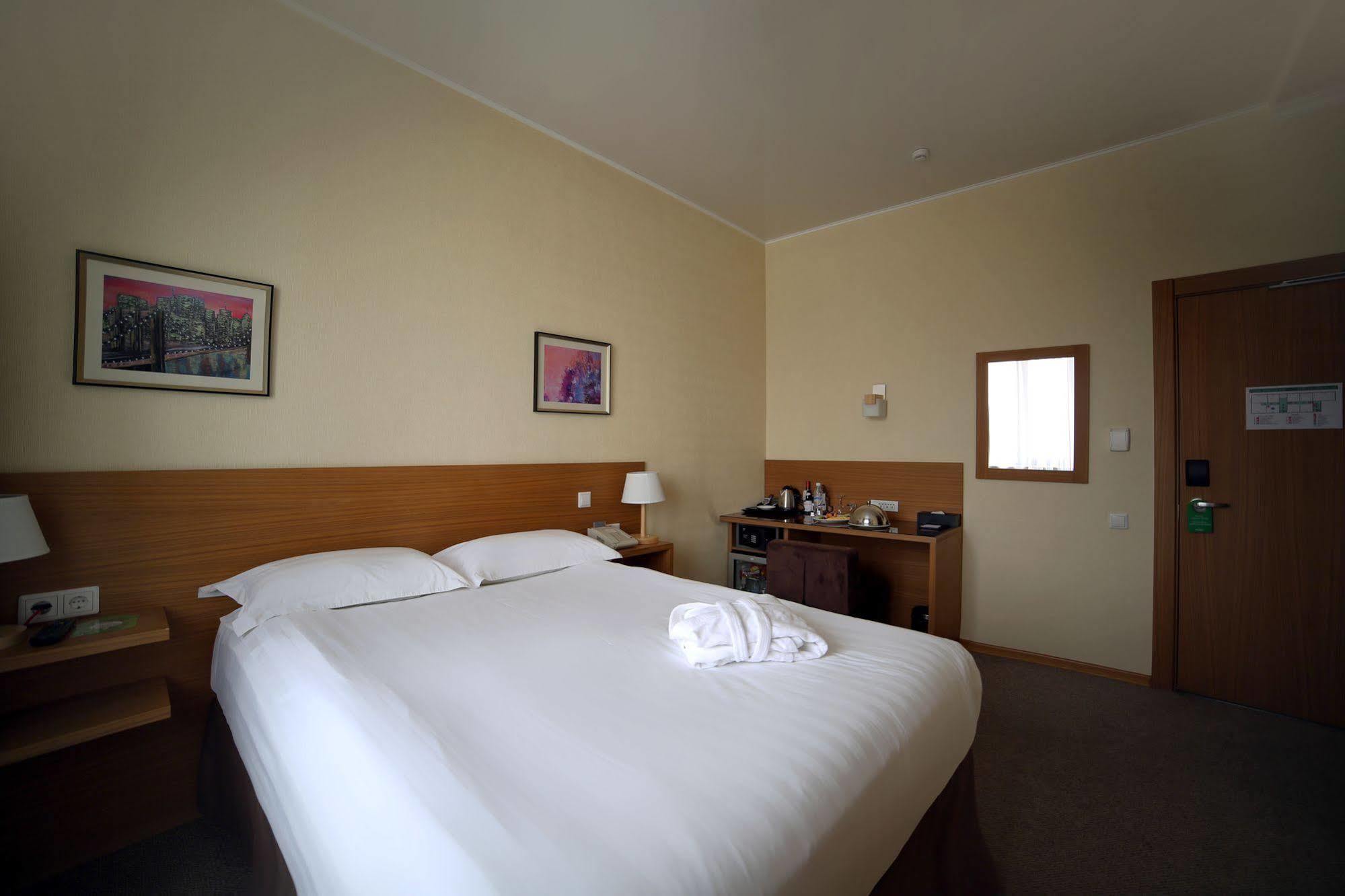 City Hotel Bishkek Luaran gambar