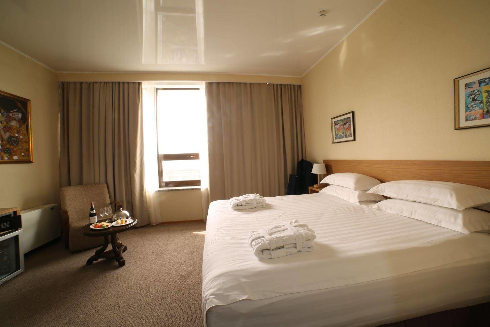 City Hotel Bishkek Luaran gambar